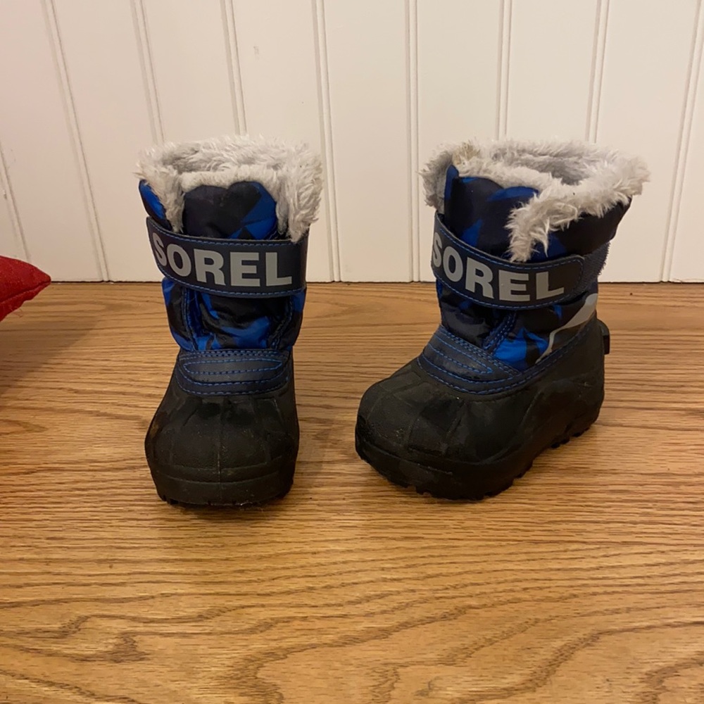 Boys size 6 Sorel winter snow boots